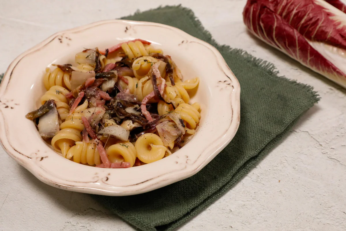 pasta-radicchio-e-speck