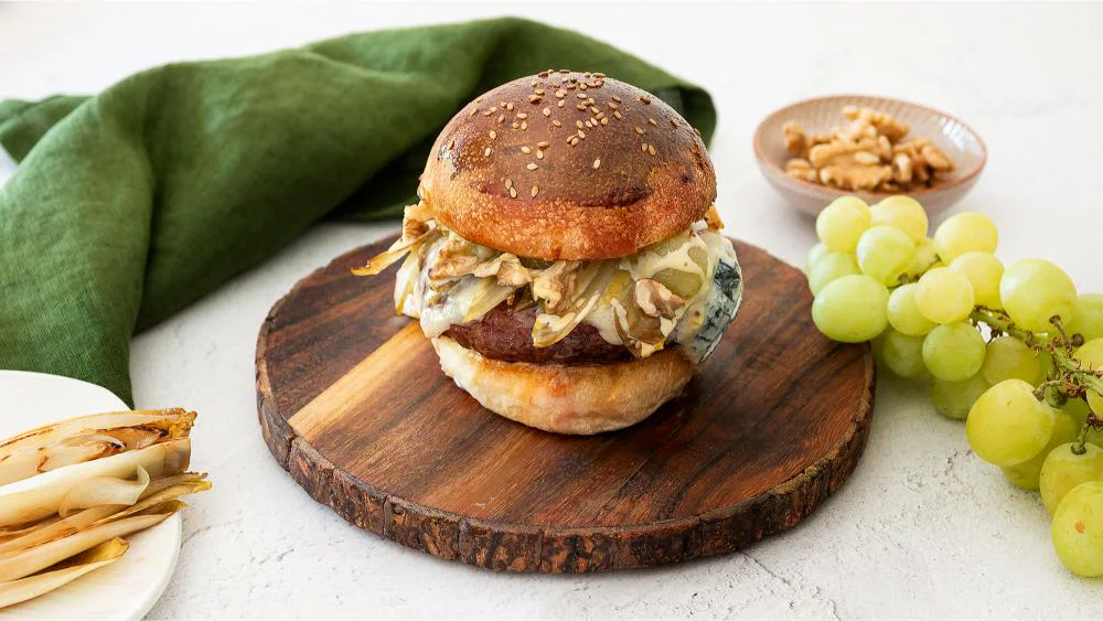 burger-di-scottona-al-gorgonzola-uva-noci