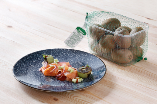 kiwi-con-salmone-e-insalatina-fresca-image