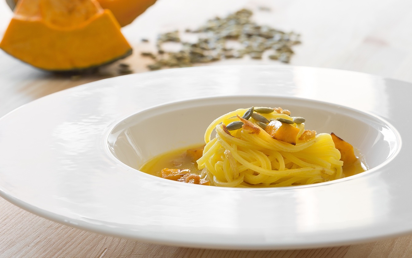 Spaghetti-alla-chitarra-in-brodo-di-zucca-image